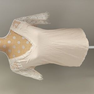 Brand New Women's Cream, Lace Sleeve Top Size Medium